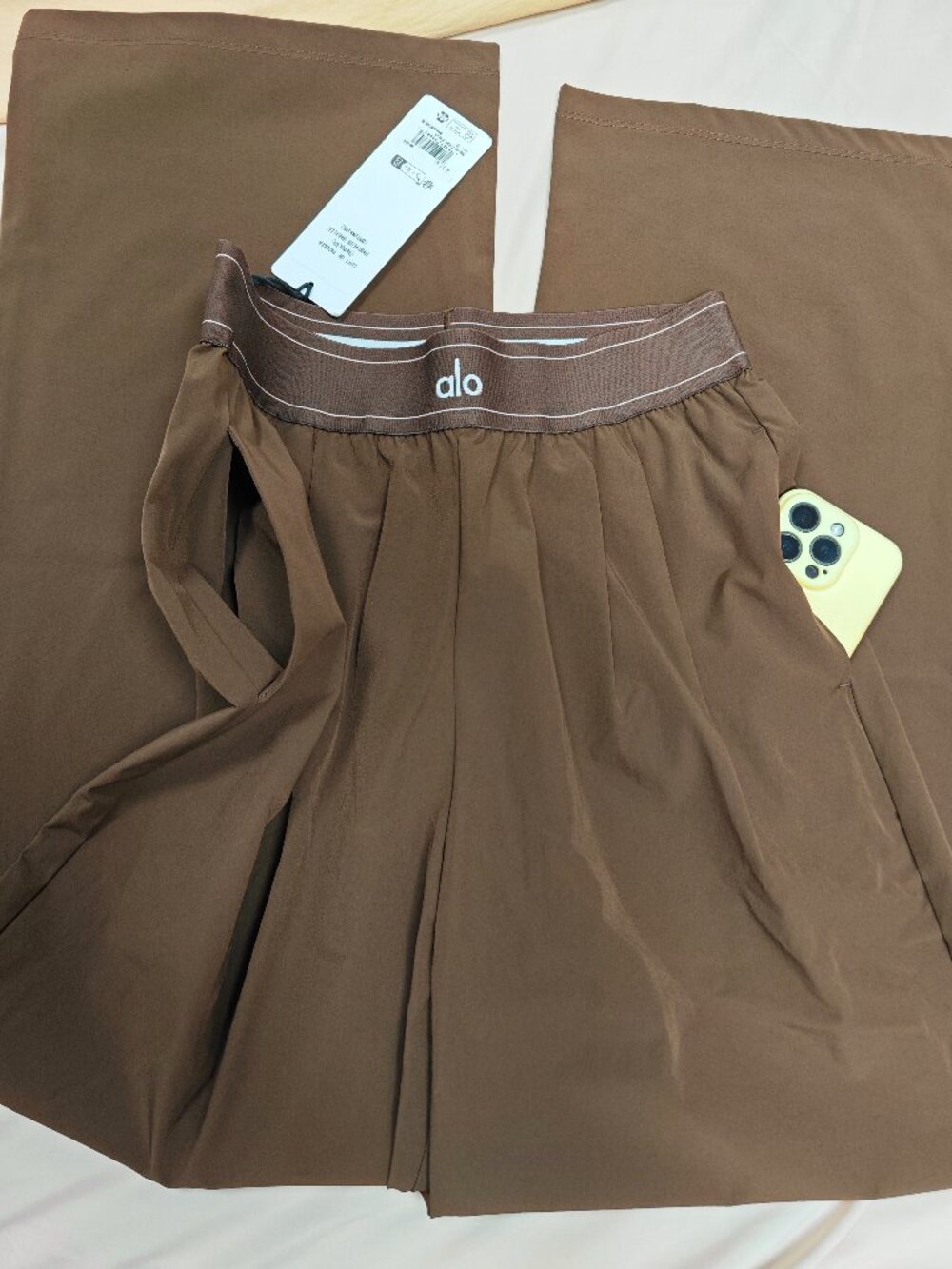 πNWT ALO Yoga Suit Up Pants π Espresso Brown XS | Regular 30β - Picture 4 of 9